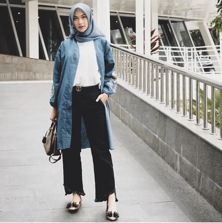 Santai, Sopan Sekaligus Nyaman. 15+ Gaya Fesyen Hijab Ala Indah Nada Puspita Ini Layak Jadi Panutan! 31