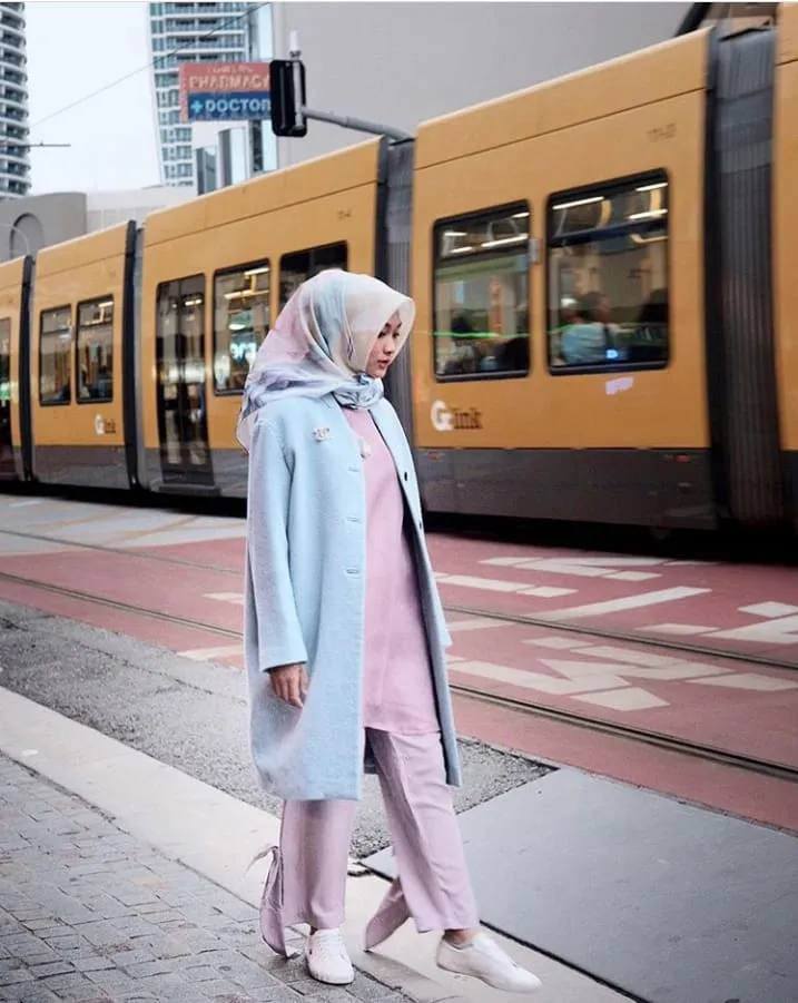 Santai, Sopan Sekaligus Nyaman. 15+ Gaya Fesyen Hijab Ala Indah Nada Puspita Ini Layak Jadi Panutan! 28