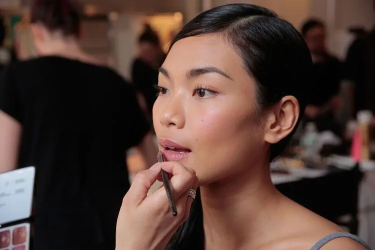 Mengulik 9+ Fakta Gaya Make-up Editorial yang Mencuri Perhatian. Lihat Saja Sudah Bikin Senang! 16