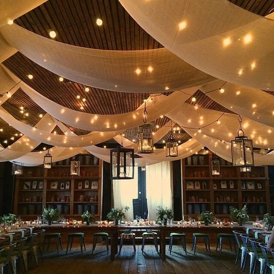 12+ Inspirasi Indoor Lighting untuk Resepsi Pernikahanmu. Biar Kata Dekorasi Minimal, Pencahayaan Tetap Maksimal! 23