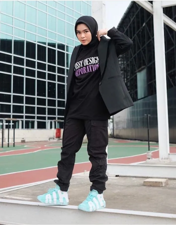 17+ Hijab Sporty Style Ala Sivia Azizah. Cocok Buat Kamu Cewek Quirky yang Aktif dan Percaya Diri 27