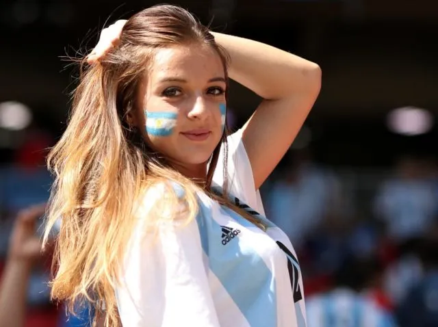 17 Suporter Cantik di Piala Dunia 2018 ini Bukti Sahih Bahwa Sepak Bola Nggak Cuma buat Cowok Saja 32