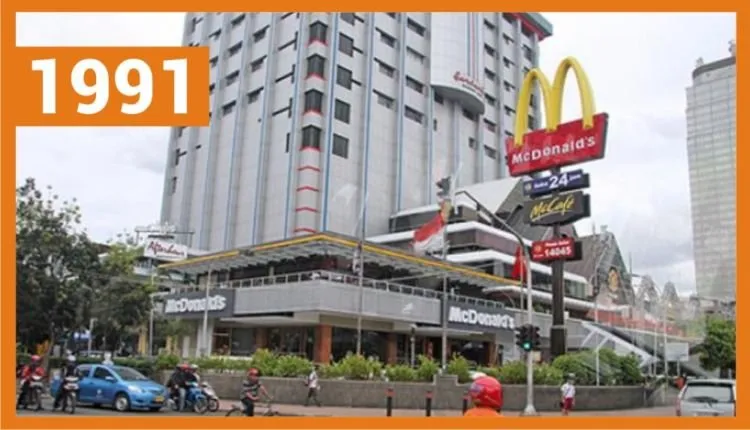 Begini Sejarah Restoran Cepat Saji di Indonesia. Ternyata yang Pertama Udah Ada dari Tahun 1959 Lho 18