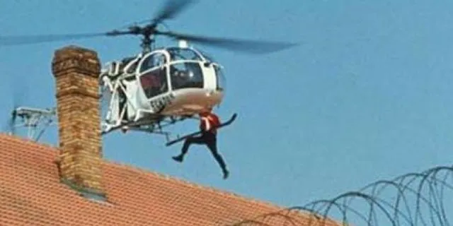 8 Aksi Kabur dari Penjara Ini Bak Film Action. Kabur Pakai Helikopter Sampai Menyamar Jadi Cewek 16