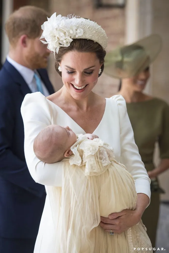 13 Potret Momen Baptisan Prince Louis of Cambridge. Mulai dari Gaun Cantik Hingga Fashion Kate Middleton 16