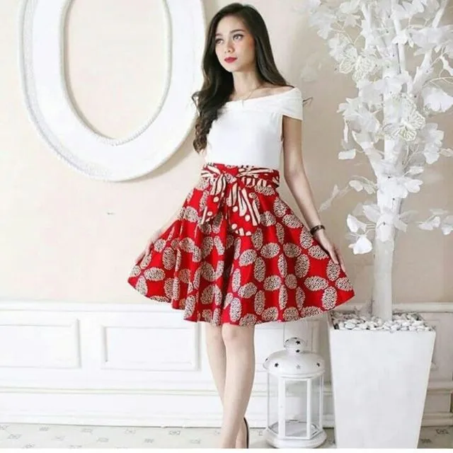 Inspirasi Tampil Meriah dengan Batik Merah. Dipakai Kondangan atau Perayaan Serba Wah 28