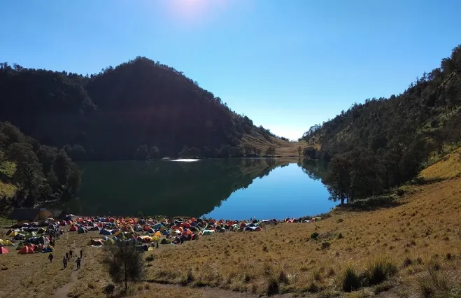 Panduan Pendakian ke Ranu Kumbolo untuk Pemula, Salah Satu Danau Terindah di Indonesia! 7