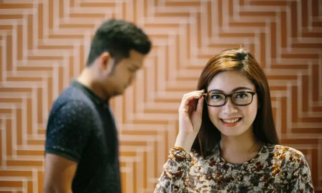 9 Hal Ini Sering Ditutupi-tutupi Cowok Demi Menjaga Hubungannya Tetap Adem Ayem 15