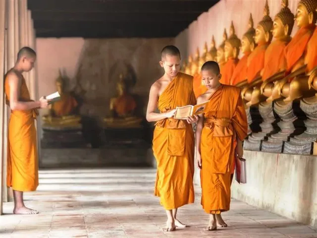 Potret Kehidupan Biksu di Thailand. Dari Wajib Meditasi Hingga Harus Jalan Kaki Tanpa Alas Kaki 13