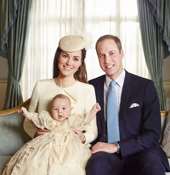 13 Potret Momen Baptisan Prince Louis of Cambridge. Mulai dari Gaun Cantik Hingga Fashion Kate Middleton 26
