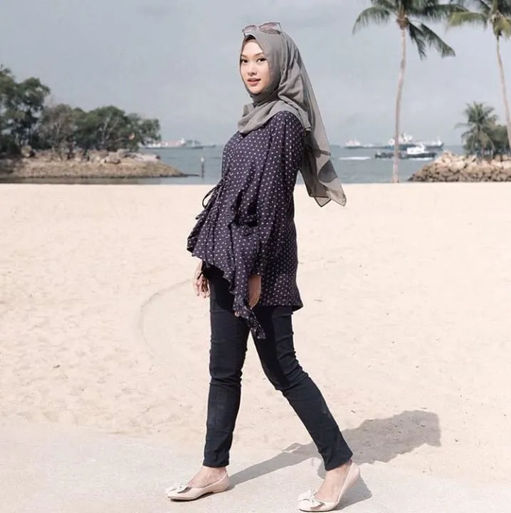 Santai, Sopan Sekaligus Nyaman. 15+ Gaya Fesyen Hijab Ala Indah Nada Puspita Ini Layak Jadi Panutan! 34