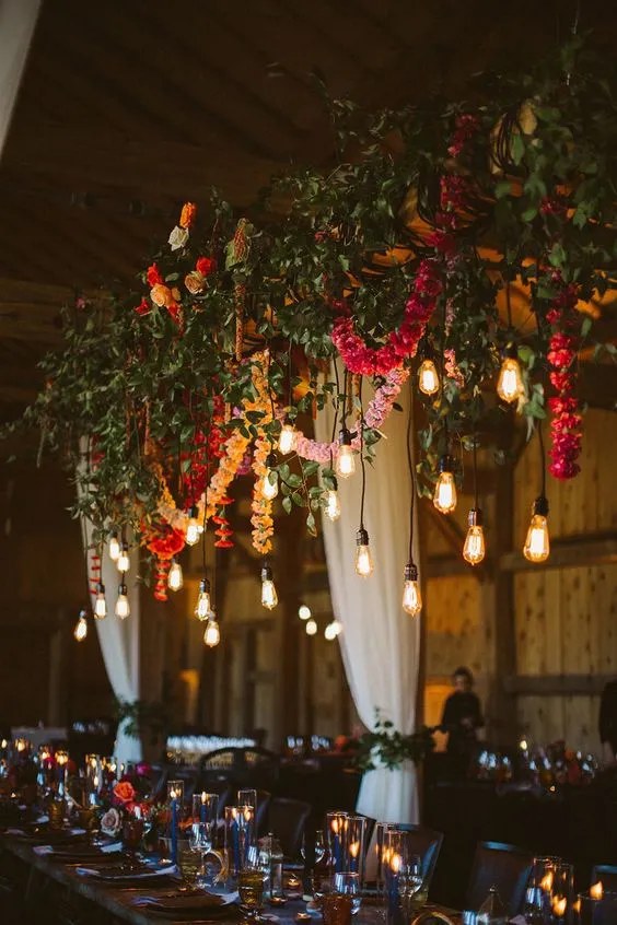 12+ Inspirasi Indoor Lighting untuk Resepsi Pernikahanmu. Biar Kata Dekorasi Minimal, Pencahayaan Tetap Maksimal! 14