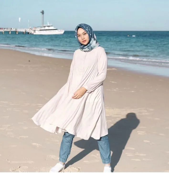 Santai, Sopan Sekaligus Nyaman. 15+ Gaya Fesyen Hijab Ala Indah Nada Puspita Ini Layak Jadi Panutan! 26