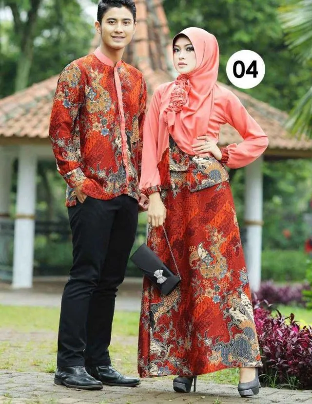 Inspirasi Tampil Meriah dengan Batik Merah. Dipakai Kondangan atau Perayaan Serba Wah 27