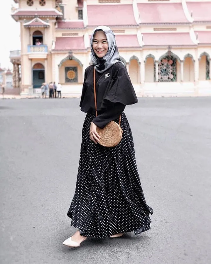 Santai, Sopan Sekaligus Nyaman. 15+ Gaya Fesyen Hijab Ala Indah Nada Puspita Ini Layak Jadi Panutan! 22