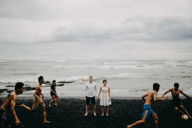 13+ Fotografi Prewedding yang Mendapat Predikat Terbaik di Tahun 2018. Soalnya Lucu dan Kreatif Begini Sih 25