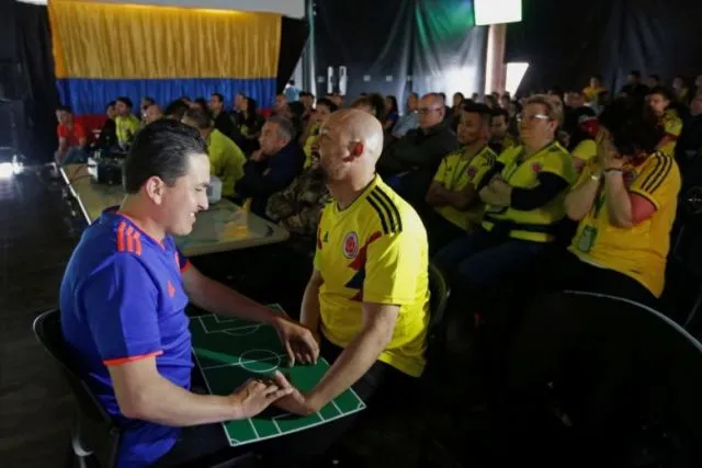 Belajar Kebaikan Dari Cesar, Pemuda yang Bantu Temannya yang Buta dan Tuli Menonton Piala Dunia 7