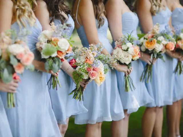 Daripada Cuma Dikasih Kain & Foto-foto Cantik, Mending 'Manfaatkan' Bridesmaidmu untuk 7 Hal ini 10
