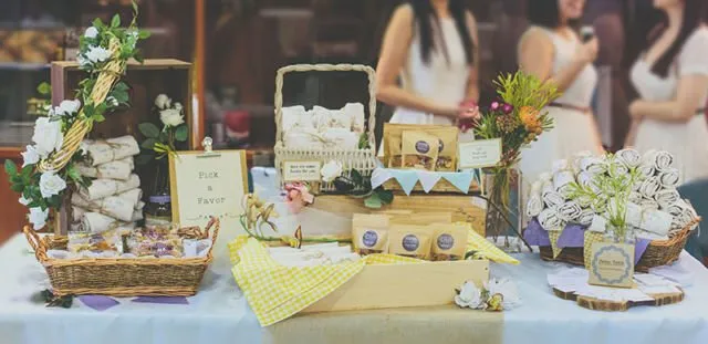 Daripada Cuma Dikasih Kain & Foto-foto Cantik, Mending 'Manfaatkan' Bridesmaidmu untuk 7 Hal ini 12