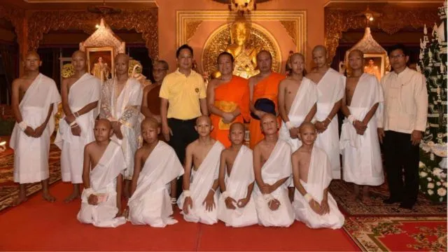 Potret Kehidupan Biksu di Thailand. Dari Wajib Meditasi Hingga Harus Jalan Kaki Tanpa Alas Kaki 11