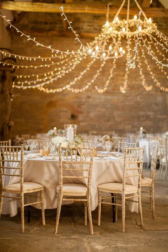 12+ Inspirasi Indoor Lighting untuk Resepsi Pernikahanmu. Biar Kata Dekorasi Minimal, Pencahayaan Tetap Maksimal! 24
