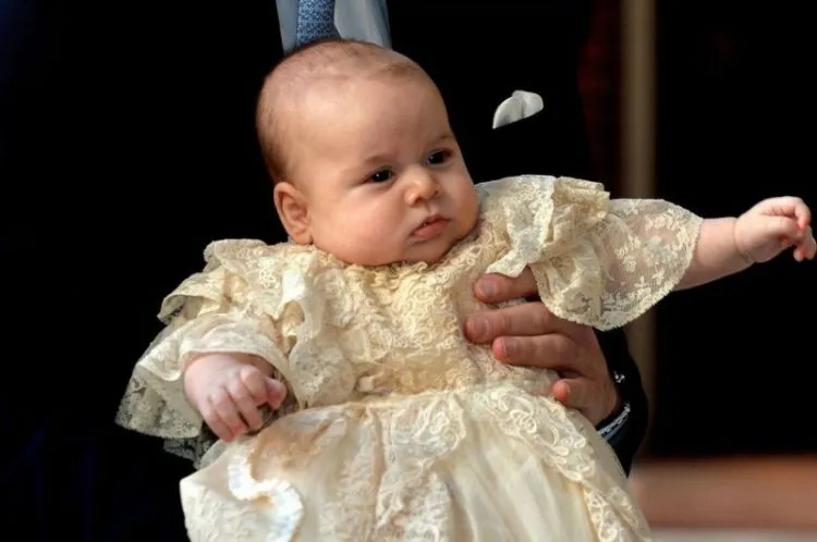 13 Potret Momen Baptisan Prince Louis of Cambridge. Mulai dari Gaun Cantik Hingga Fashion Kate Middleton 28