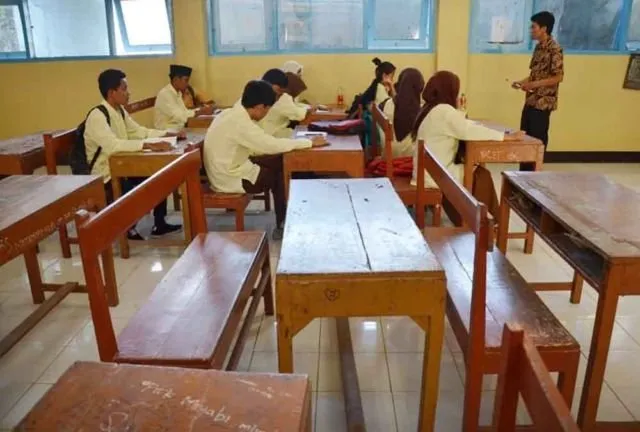 6 Bukti Indonesia Belum Siap Pakai Sistem Zonasi. Banyak yang Pura-pura Miskin Demi Daftar Sekolah 13
