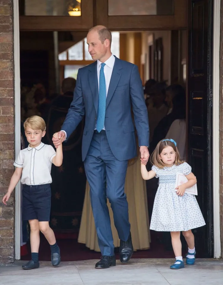 13 Potret Momen Baptisan Prince Louis of Cambridge. Mulai dari Gaun Cantik Hingga Fashion Kate Middleton 17