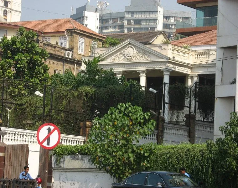 Yuk, Bertamu ke Rumah Shahrukh Khan di Mumbai dan Ketahui 10 Fakta tentang 'Istana'nya yang Begitu Mewah 20