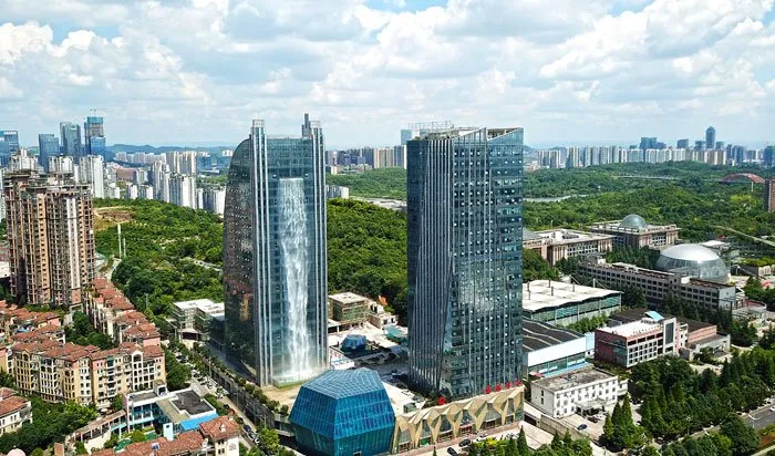 Air Terjun Setinggi 106 Meter Dibangun di Gedung Pencakar Langit di China. Memang Gila Sih Idenya! 10