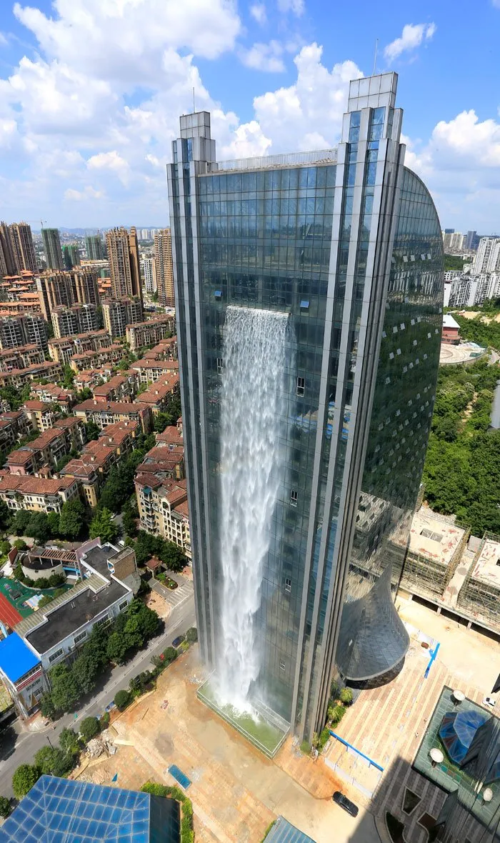 Air Terjun Setinggi 106 Meter Dibangun di Gedung Pencakar Langit di China. Memang Gila Sih Idenya! 9