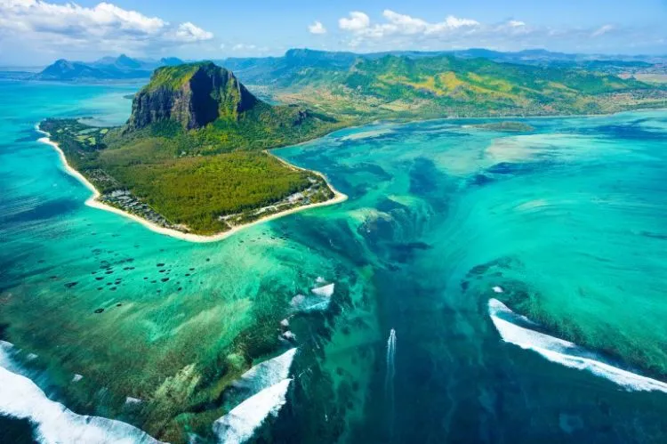 Daftar 15 Pulau Terbaik di Dunia Versi Travel+Leisure. Indonesia Berada di Tiga Peringkat Teratas! 24
