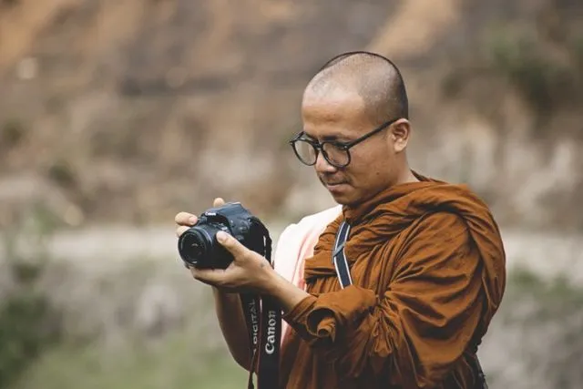 Potret Kehidupan Biksu di Thailand. Dari Wajib Meditasi Hingga Harus Jalan Kaki Tanpa Alas Kaki 16