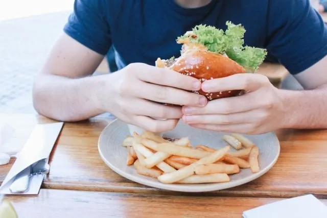 Perut Selalu Lapar? 8 Penyebabnya Ini Justru Bukan Karena Ingin Dikasih Makanan Lho 10