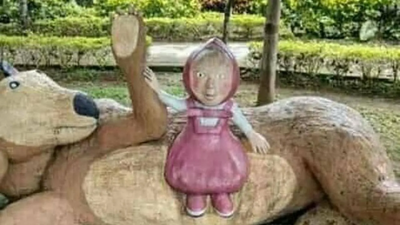 15 Patung dengan Bentuk Lucu dan Gemesin. Meski Nggak Mirip yang Penting Kehadirannya Menghibur! 25