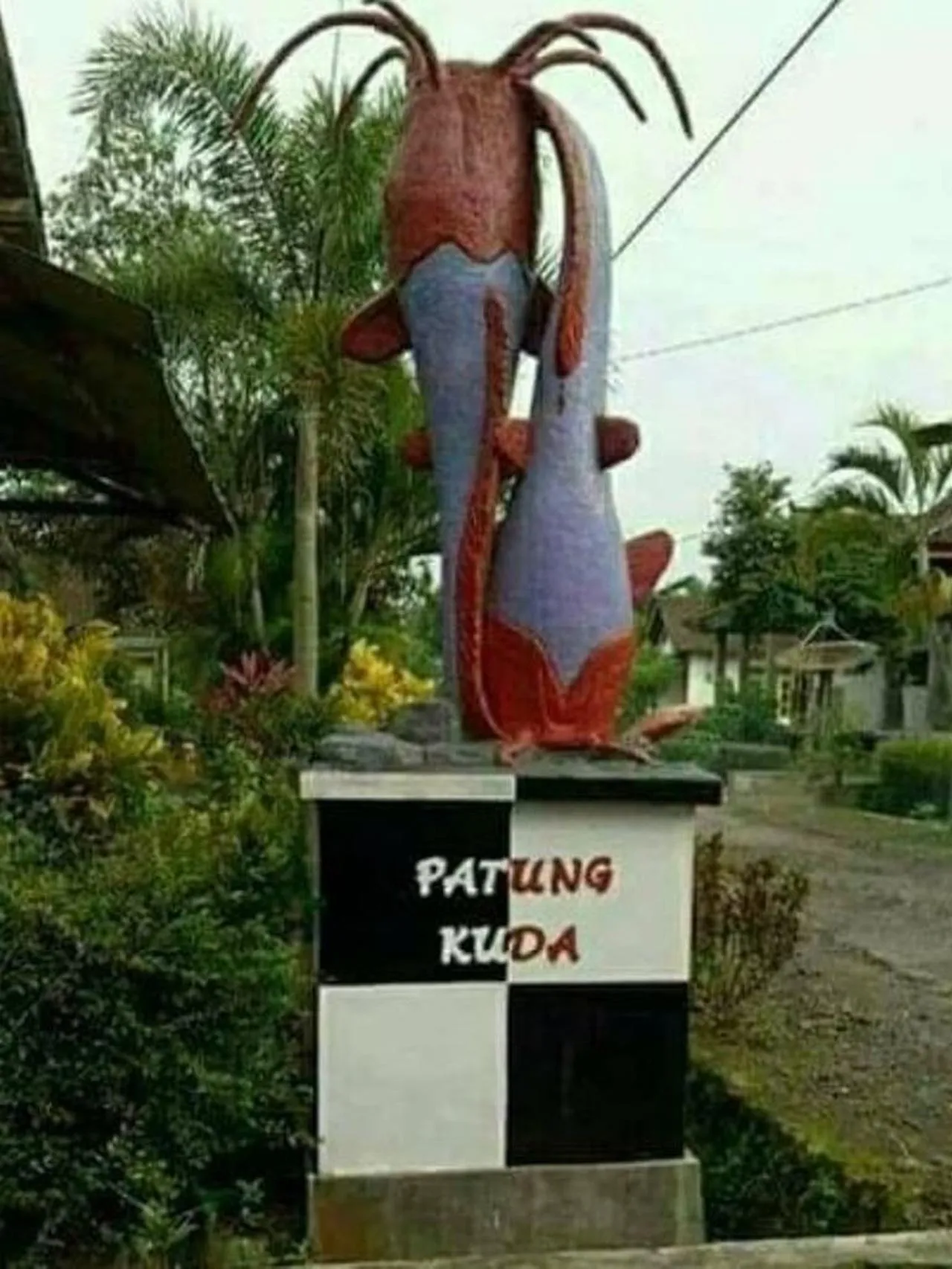 15 Patung dengan Bentuk Lucu dan Gemesin. Meski Nggak Mirip yang Penting Kehadirannya Menghibur! 29