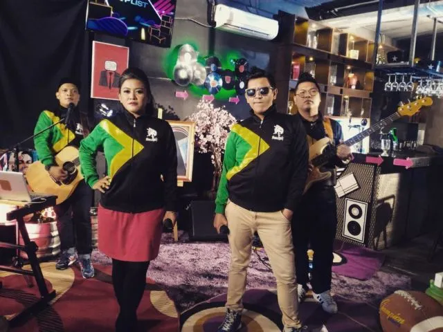10 Lagu yang Konon Bikin Kamu Makin Bosan sama Pacar. Dengerin deh, Biar Makin Mantap buat Putus~ 18