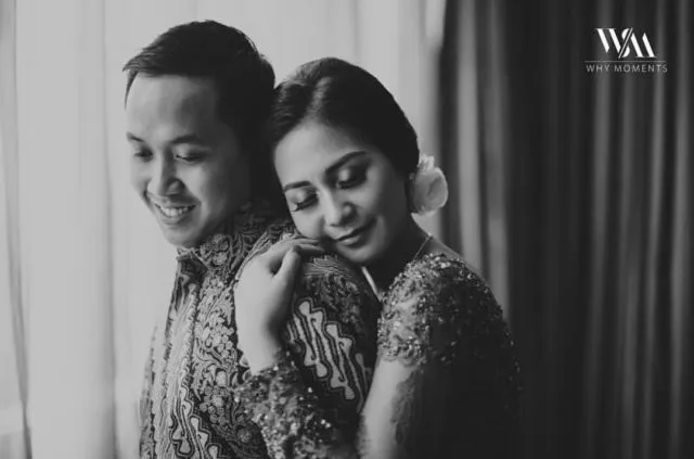 15 Ide Foto Pranikah Berkonsep Hitam Putih yang Tak Lekang oleh Waktu. Tinggal Maksimalkan Gayamu 18