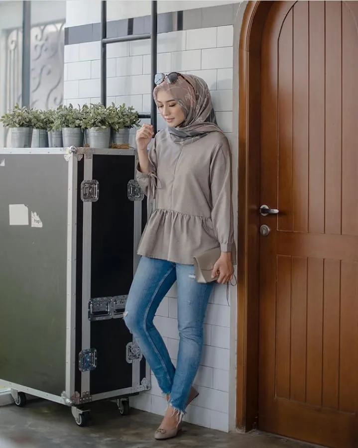 10 Ide Busana Hijab dengan Kain Toyobo. Siap-siap Terlihat Makin Manis dalam Balutan Serat Kekinian Ini 20