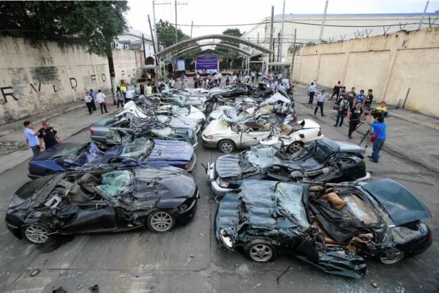 Puluhan Mobil Sport Mewah Dihancurkan Sampai Remuk, Ini Salah Satu Strategi Duterte Perangi Korupsi 7