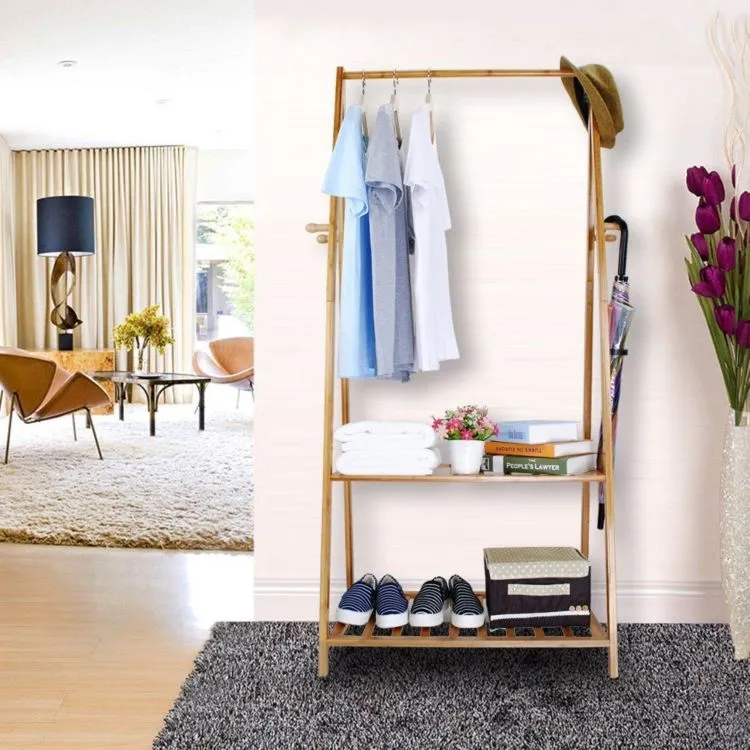 15 Inspirasi Open Wardrobe Cantik Memikat di Kamar. Berasa Lagi Belanja di Rumah Sendiri Sih Kalau Dipajang Begini 27