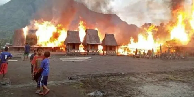 Sedih, Desa Adat Gurusina di Flores Terbakar. Bangunan Tua nan Bersejarah Lenyap Dilalap Api! 5