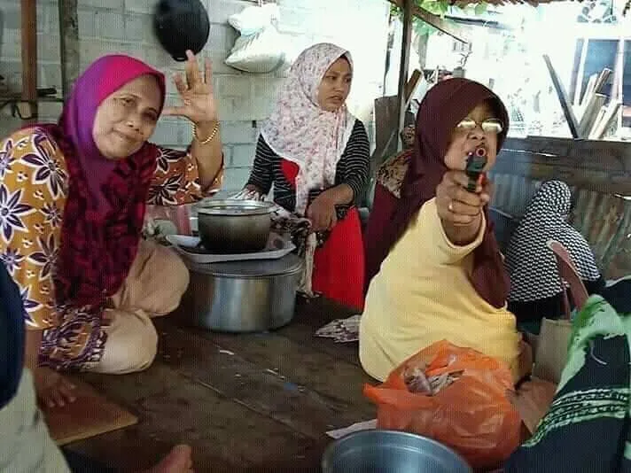 14+ Orang SWAG yang Berani Pakai Barang Nggak Sesuai Fungsinya. Harusnya Anak Kosan Paham nih~ 30
