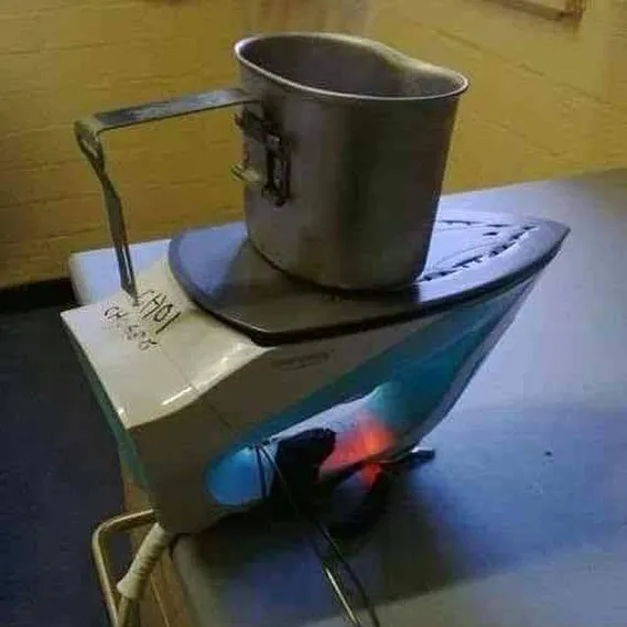14+ Orang SWAG yang Berani Pakai Barang Nggak Sesuai Fungsinya. Harusnya Anak Kosan Paham nih~ 19