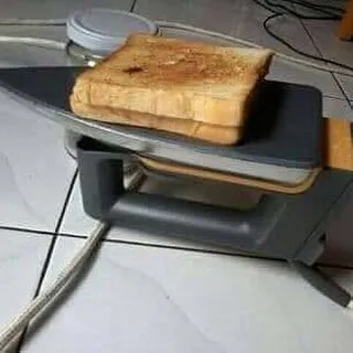 14+ Orang SWAG yang Berani Pakai Barang Nggak Sesuai Fungsinya. Harusnya Anak Kosan Paham nih~ 17