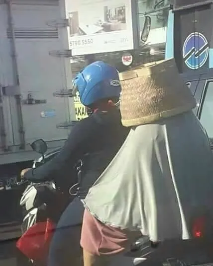 14+ Orang SWAG yang Berani Pakai Barang Nggak Sesuai Fungsinya. Harusnya Anak Kosan Paham nih~ 16