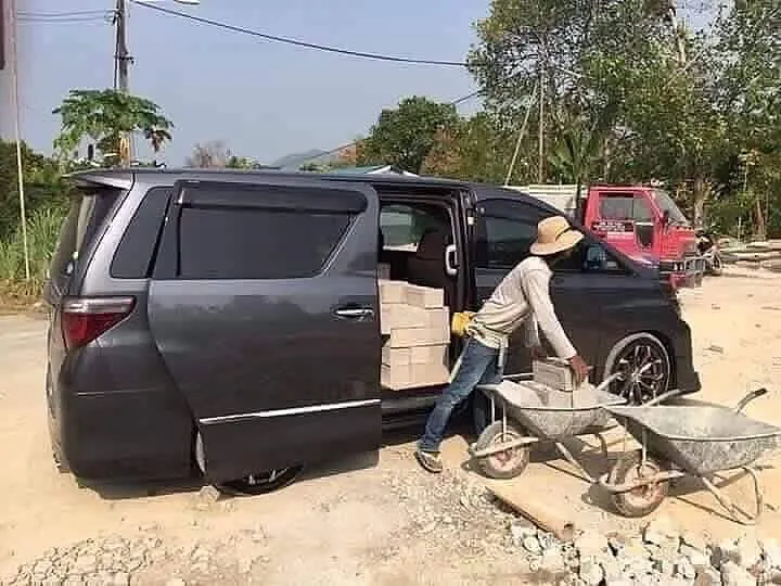 14+ Orang SWAG yang Berani Pakai Barang Nggak Sesuai Fungsinya. Harusnya Anak Kosan Paham nih~ 20