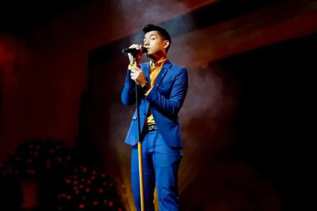10 Lagu ini Bisa Bikin Kamu Nggak Suuzan sama Pasangan yang Nggak Kunjung Balas Chat. Sabar, Yha~ 11