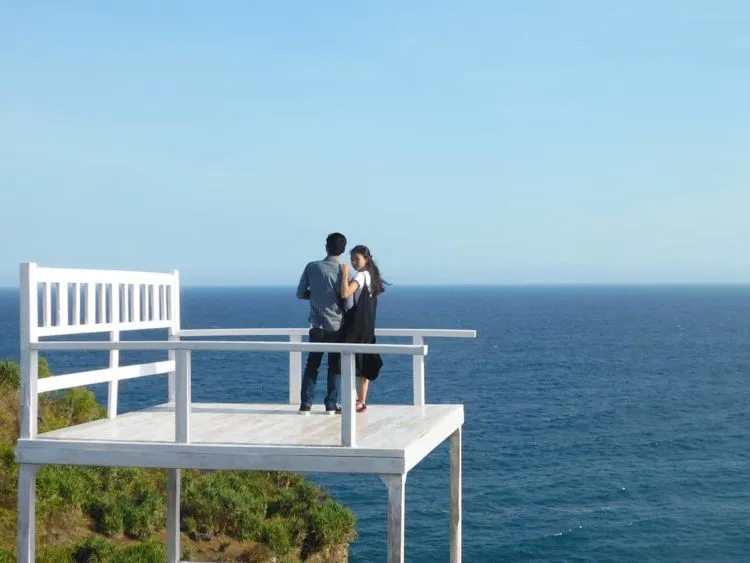 Teras Kaca Pantai Nguluran, Destinasi Kekinian di Jogja yang Bisa Bikin Kaki Gemetar. Mau Coba? 15
