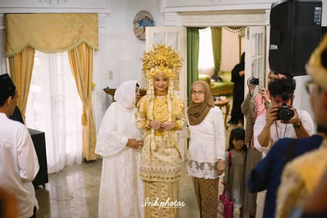 Pesta Pernikahan Gitasav Mengenakan Busana Adat Palembang. Tampak Anggun dalam Ketradisionalan 24